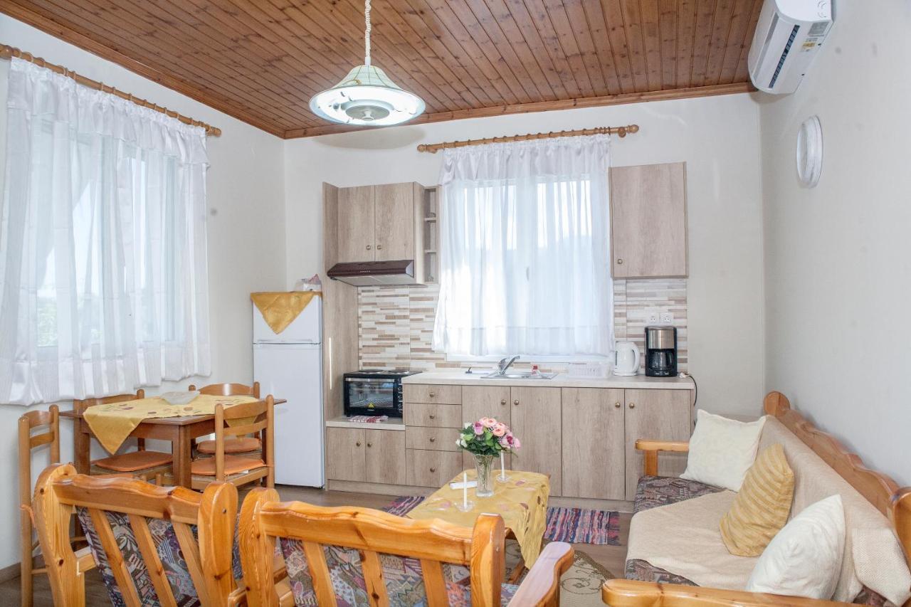 Casa Serena Asprogerakata Bagian luar foto